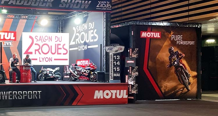 B&acirc;che toile tendue stand Motul salon Lyon
